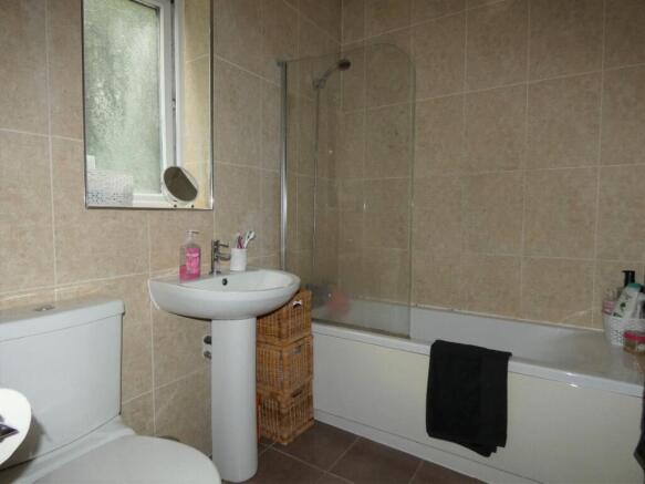 2 bed Terraced to rent Image 5