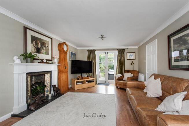 44 The Haydens, TN9 1NS 004.jpg