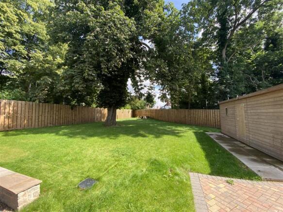 12 Garden 2 Bannutt.JPG