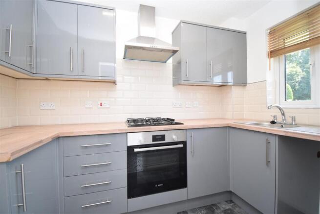 3 bed Semi-Detached to rent Image 2