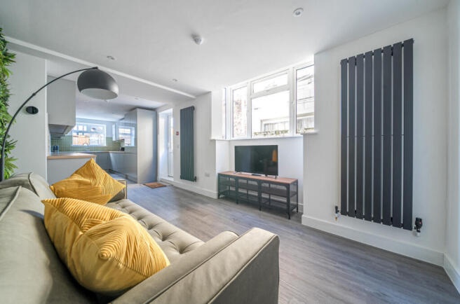 1426112-1-69b13cf...