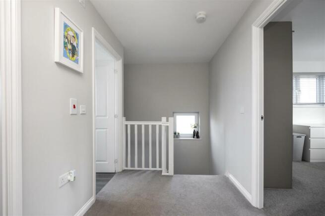 29 Russell Avenue_28.jpg