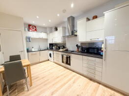 Flat 3, 20 Castle House, Bear Lane, Farnham GU9 7LF