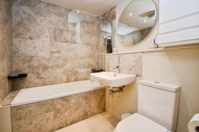 4 bed Detached for sale Image 8