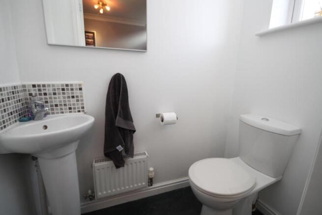 CLOAKROOM/W.C.