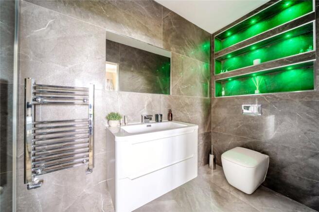 4 bed Detached for sale Image 7