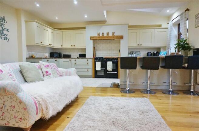 LIVING KITCHEN