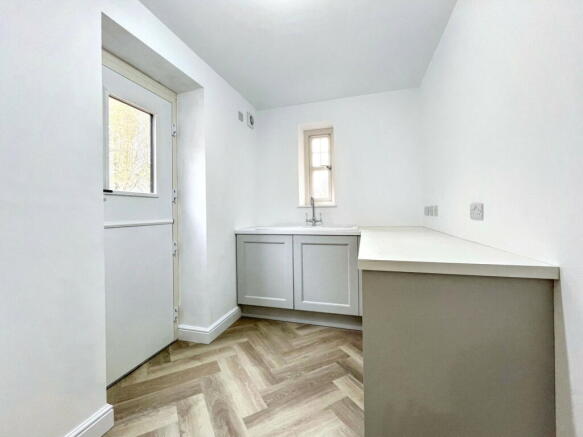 4 bed Detached for sale Image 9
