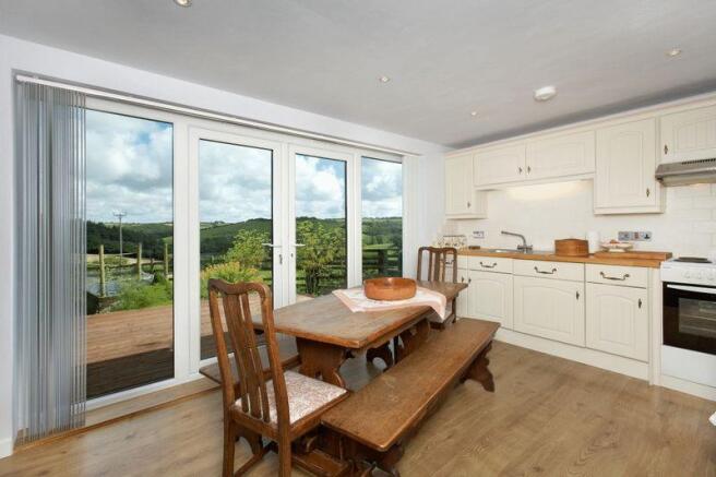 Kitchen 2/Dini...