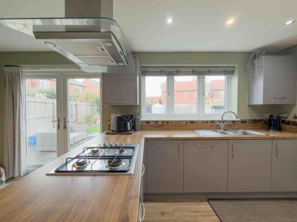 4 bed Detached for sale Image 6