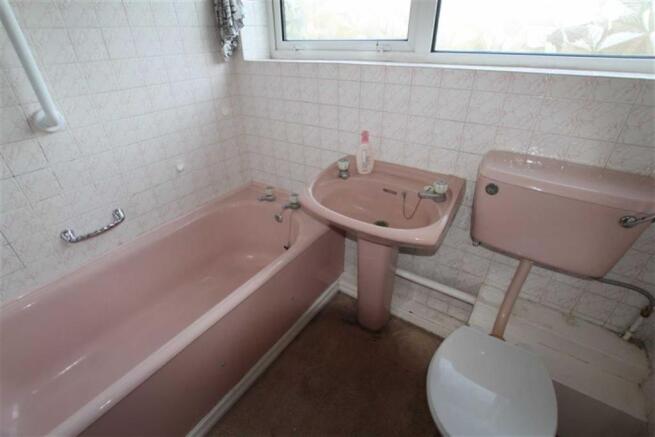 BATHROOM/WC