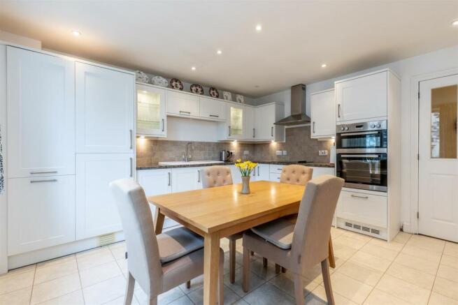 Kitchen 3.jpg