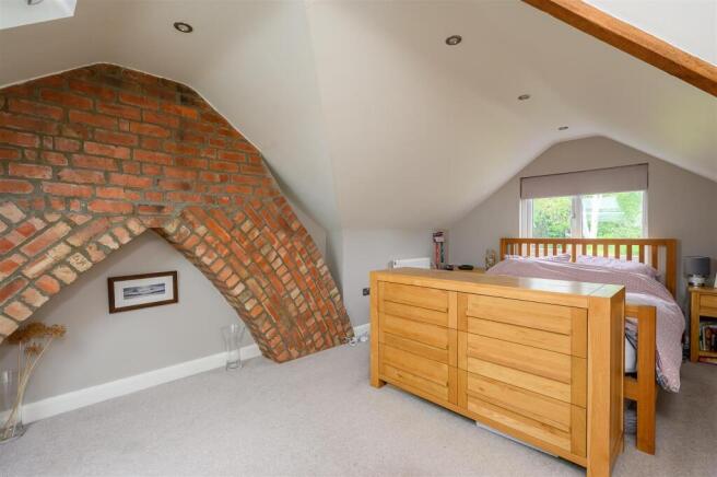 4 bed Semi-Detached for sale Image 11