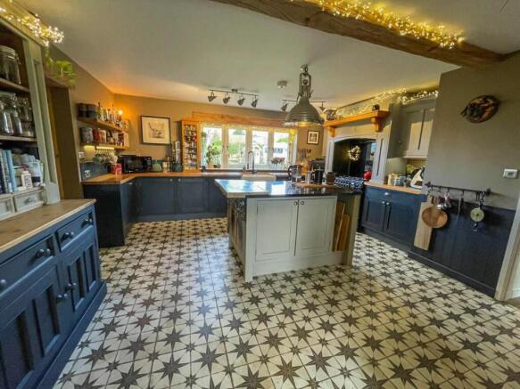 tlc_b5c85024-9a26-42e7-afae-ffc8f024b0de_e922f60.j