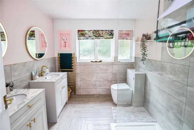 Master En-Suite