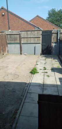 2 bed Terraced to rent Image 10