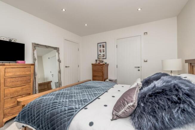 3 bed Semi-Detached for sale Image 12