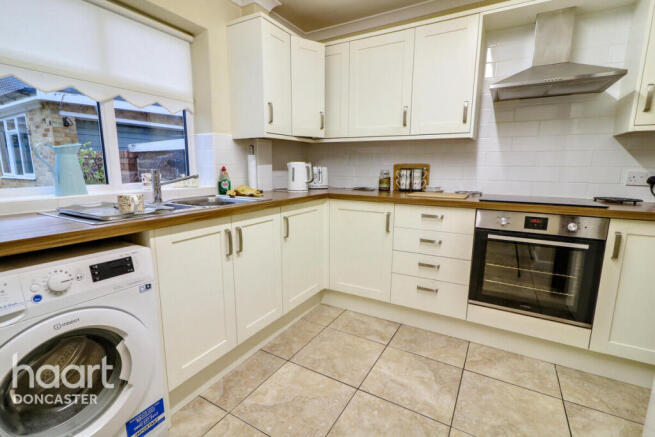 3 bed Semi-Detached for sale Image 8