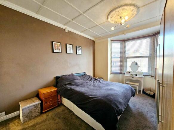 4 bed Semi-Detached for sale Image 6