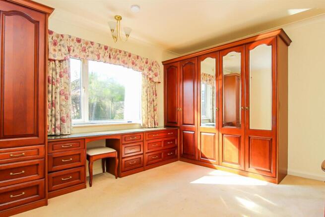 2 bed Semi-Detached Bungalow for sale Image 6