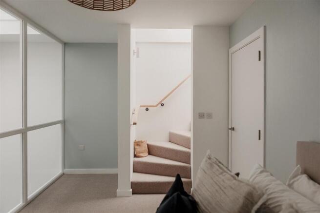 4 bed Town House to rent Image 9