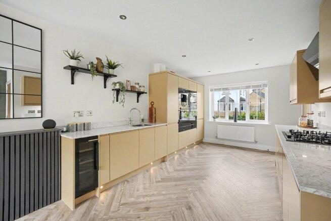 5 bed Detached for sale Image 5