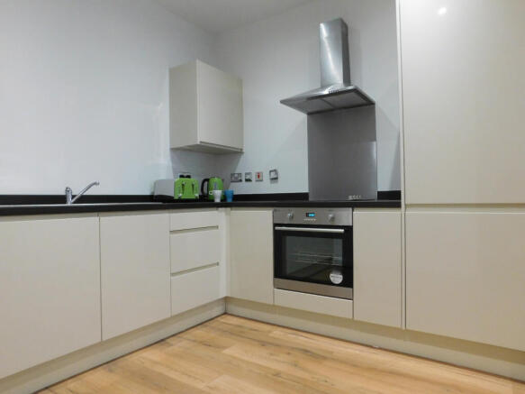 2 bed Apartment to rent Image 5