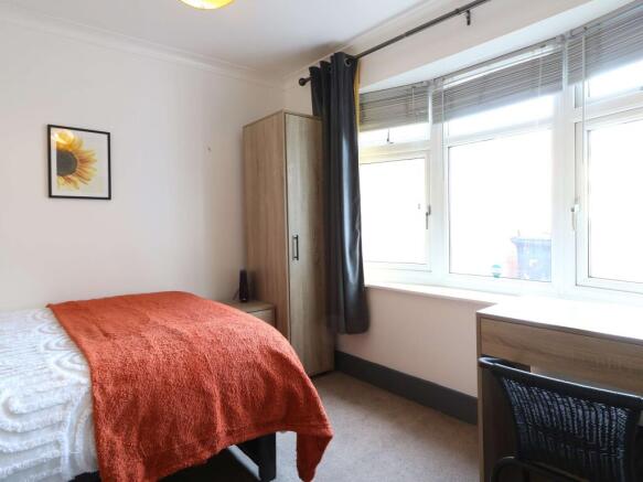 134 Balfour Road Room 2 1.JPG