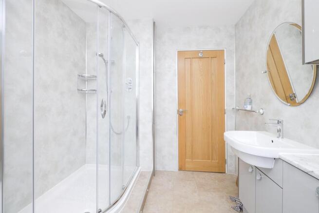 Shower/Cloakroom