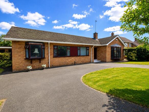 4 bed Detached Bungalow for sale Image 4