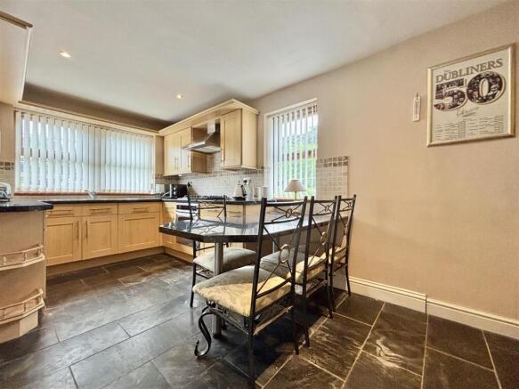 3 bed Semi-Detached for sale Image 5