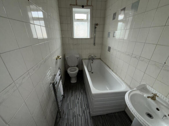 2 bed Terraced to rent Image 4