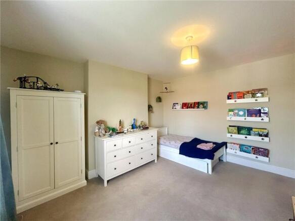 5 bed Detached to rent Image 7