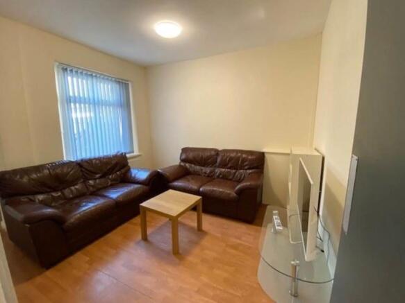 32 Treherbert lounge