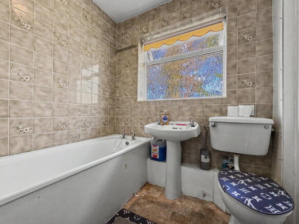 2 bed Flat for sale Image 5