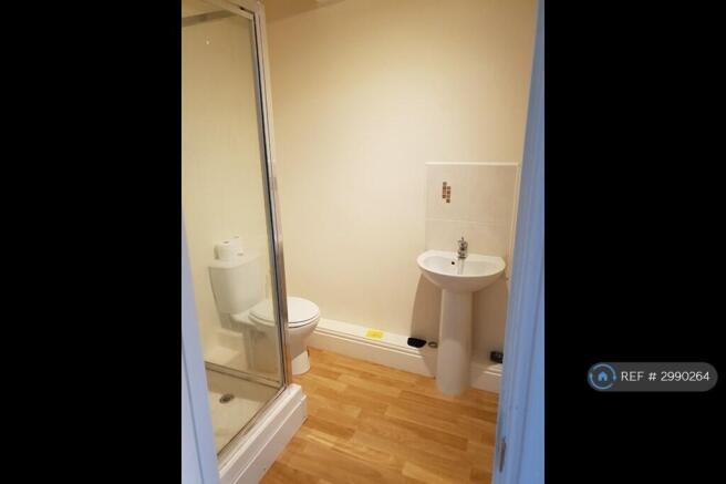 2 bed Flat to rent Image 6