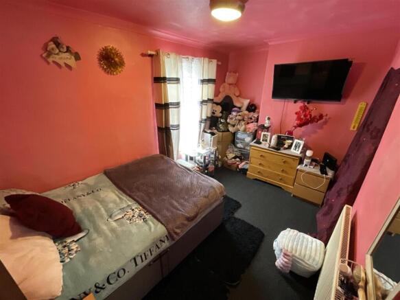 3 bed Terraced for sale Image 11