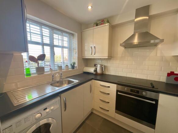 6. Kitchen.JPG
