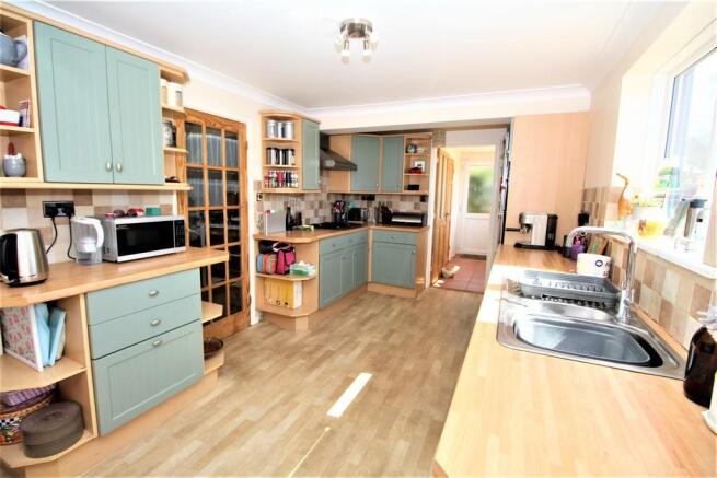Kitchen/Breakfast...