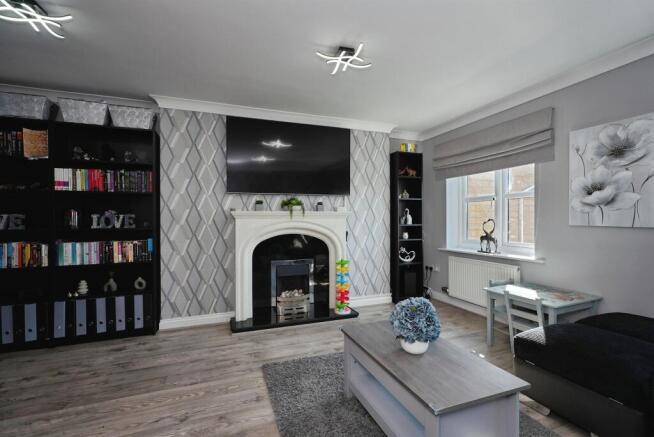 4 bed Semi-Detached for sale Image 9