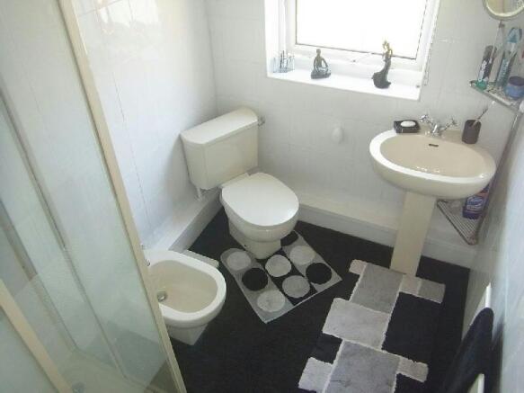 MODERN SHOWER ROOM