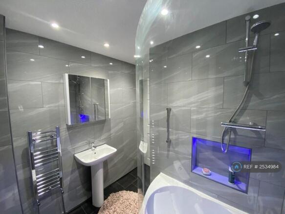 Family Bathroom 