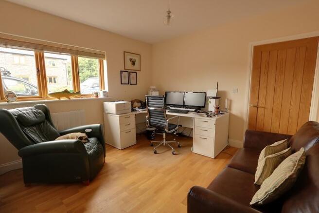 Bedroom / Study