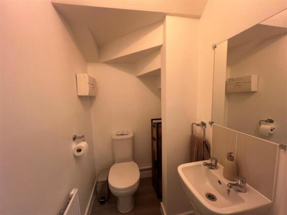 ground floor cloackroom.jpg