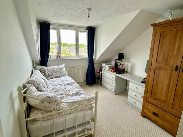 4 bed Detached for sale Image 11