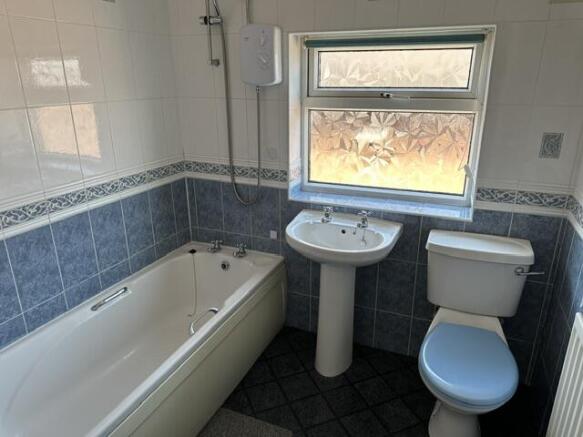 3 bed Semi-Detached to rent Image 10