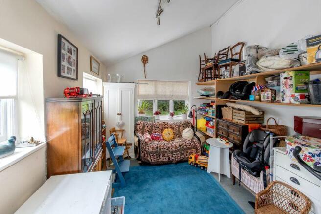 Studio/hobbies room
