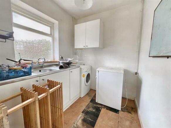 6 - Semi-detached House for Auction, Long Ashton.j