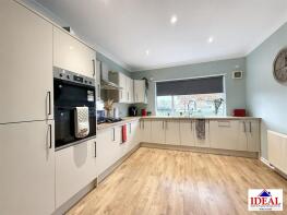 44, The Park, Woodlands, Doncaster DN6 7RL