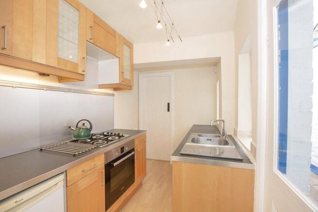 2 bed Terraced to rent Image 4
